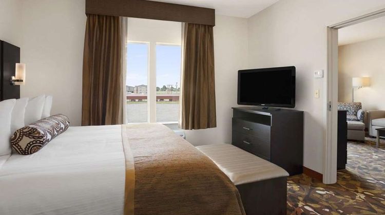Baymont Inn & Suites Hobbs Suite