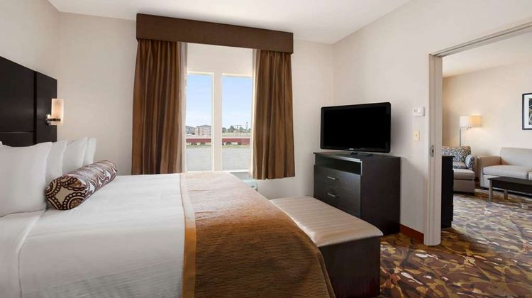 Baymont Inn & Suites Hobbs Suite