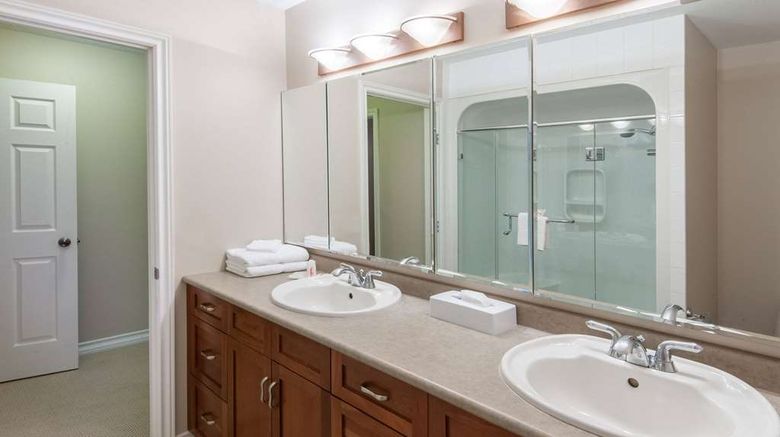 <b>Super 8 Cochrane AB-West Side Drive Room</b>. Images powered by <a href="https://iceportal.shijigroup.com/" title="IcePortal" target="_blank">IcePortal</a>.