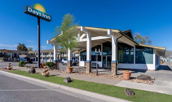 Days Inn by Wyndham Exterior