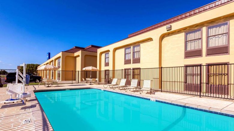 <b>Baymont Inn & Suites Amarillo East Pool</b>. Images powered by <a href="https://iceportal.shijigroup.com/" title="IcePortal" target="_blank">IcePortal</a>.