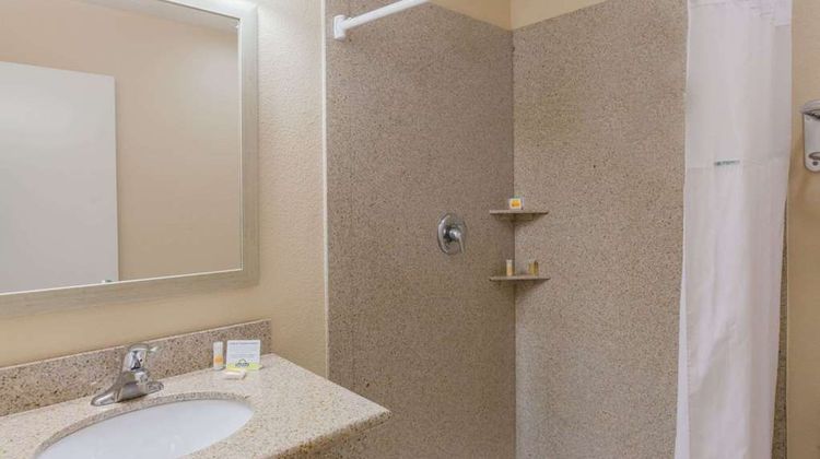 Days Inn Santa Maria Room
