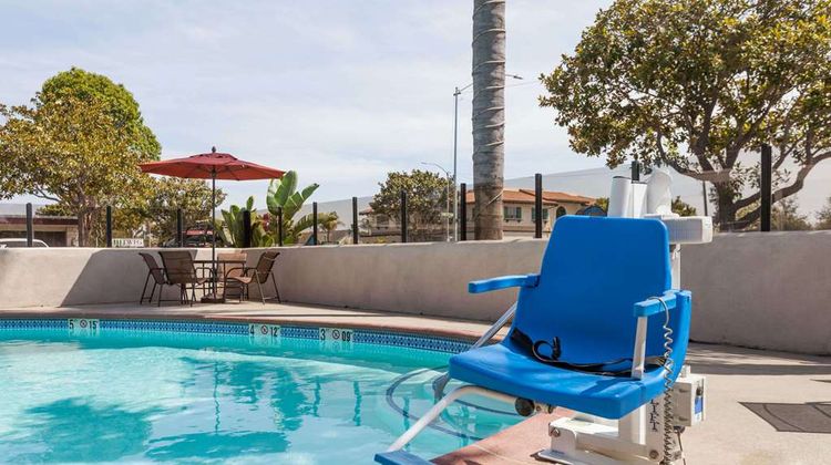 Days Inn Santa Maria Pool