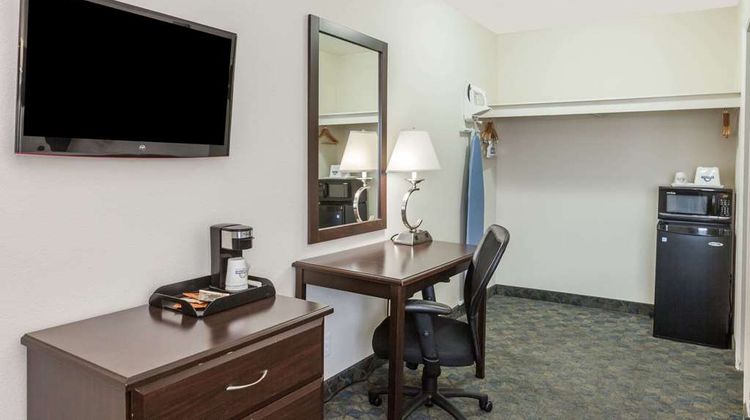 Days Inn Santa Maria Room