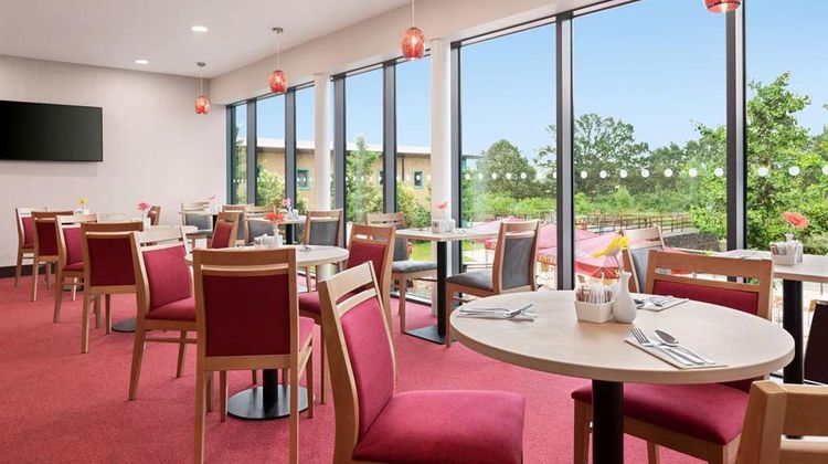 Ramada by Wyndham Cobham Restaurant