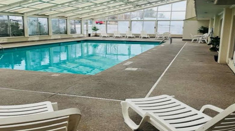 <b>Baymont Inn & Suites Keokuk Pool</b>. Images powered by <a href="https://iceportal.shijigroup.com/" title="IcePortal" target="_blank">IcePortal</a>.