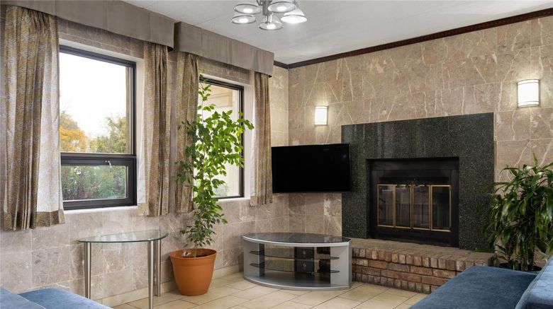 <b>Days Inn Hagerstown Lobby</b>. Images powered by <a href="https://iceportal.shijigroup.com/" title="IcePortal" target="_blank">IcePortal</a>.