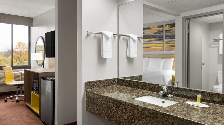 <b>Days Inn Hagerstown Room</b>. Images powered by <a href="https://iceportal.shijigroup.com/" title="IcePortal" target="_blank">IcePortal</a>.