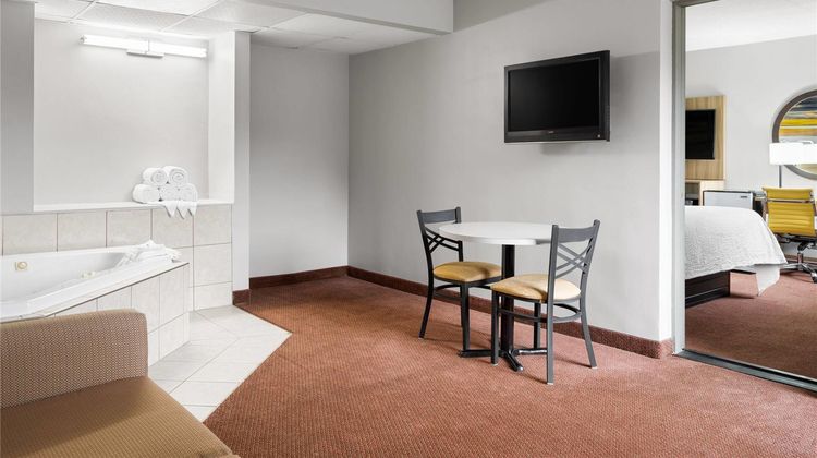 Days Inn Hagerstown Suite