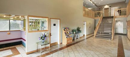 Super 8 Columbia City Lobby