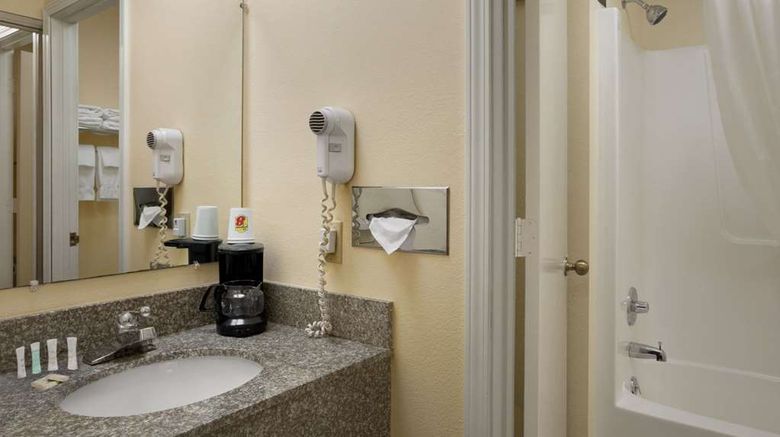 <b>Super 8 Columbia City Room</b>. Images powered by <a href="https://iceportal.shijigroup.com/" title="IcePortal" target="_blank">IcePortal</a>.