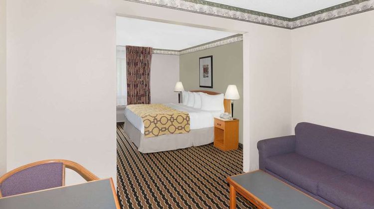 Baymont Inn & Suites Fort Wayne Room
