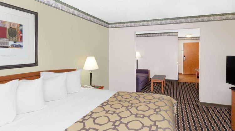 Baymont Inn & Suites Fort Wayne Room