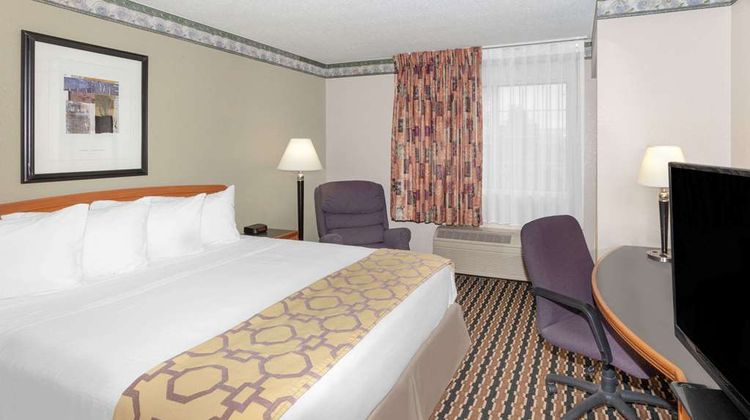 Baymont Inn & Suites Fort Wayne Room