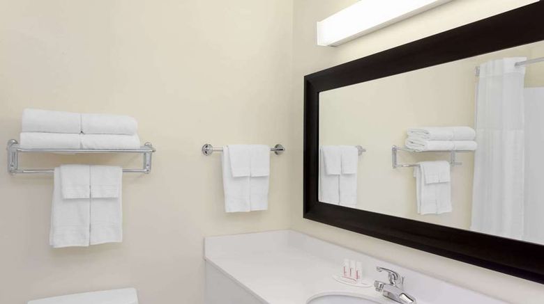 <b>Baymont Inn & Suites Fort Wayne Room</b>. Images powered by <a href="https://iceportal.shijigroup.com/" title="IcePortal" target="_blank">IcePortal</a>.