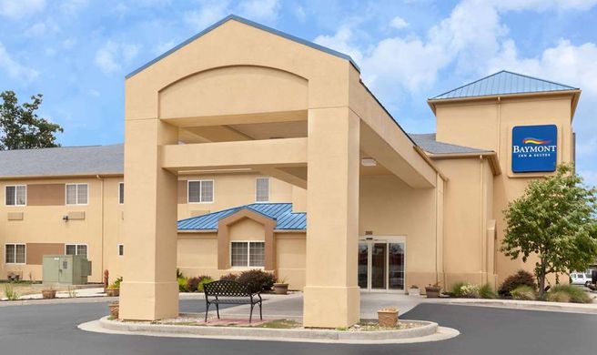 Baymont Inn & Suites Fort Wayne Exterior