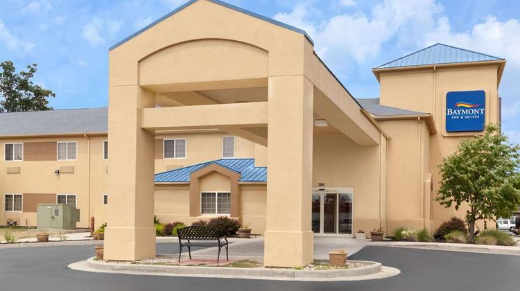 Baymont Inn & Suites Fort Wayne Exterior