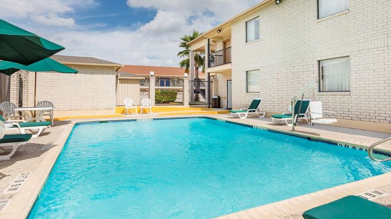 <b>Super 8 San Antonio at I-10 Pool</b>. Images powered by <a href="https://iceportal.shijigroup.com/" title="IcePortal" target="_blank">IcePortal</a>.