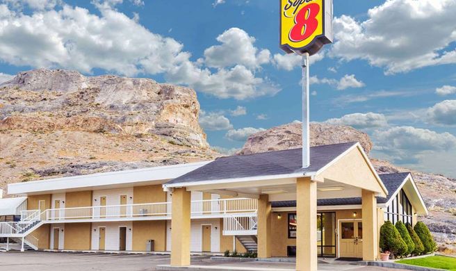 Super 8 Wendover Exterior