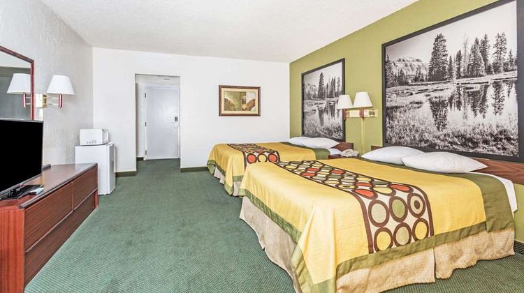 Super 8 Wendover Room