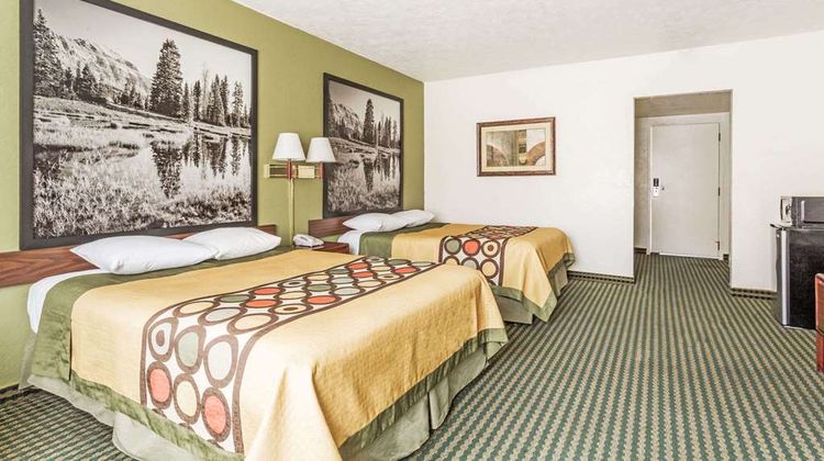 Super 8 Wendover Room