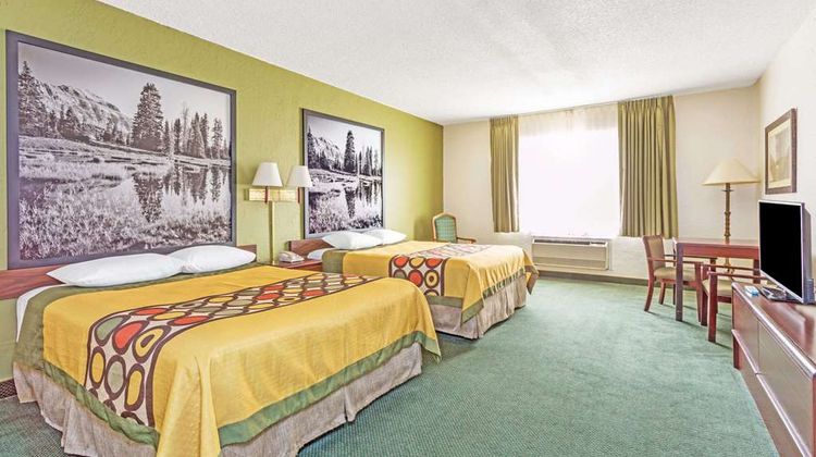 Super 8 Wendover Room
