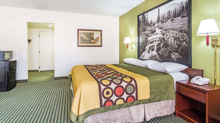 Super 8 Wendover Room