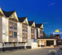 Days Inn Calgary Northwest Exterior