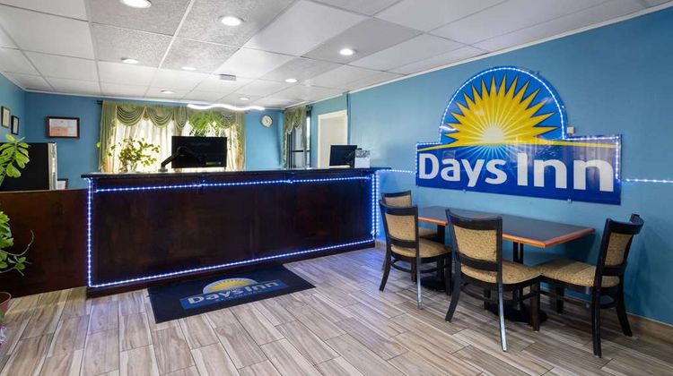 Days Inn Queensbury/Lake George Lobby