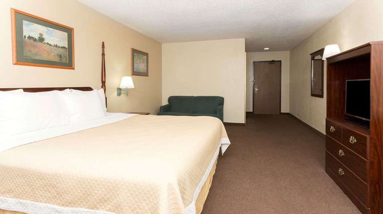 Days Inn Colorado Springs Airport Room