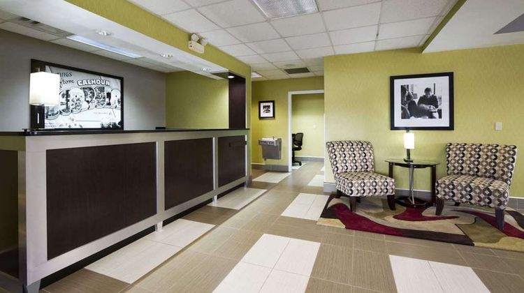 Super 8 Calhoun Lobby