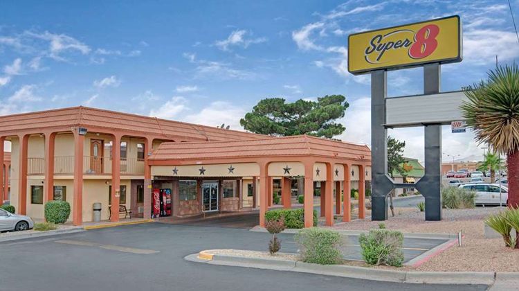 Super 8 El Paso Airport Exterior