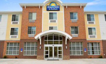 Days Inn and Suites Caldwell