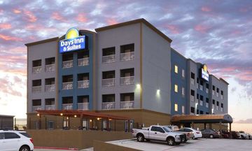 Days Inn & Suites Galveston West/Seawall