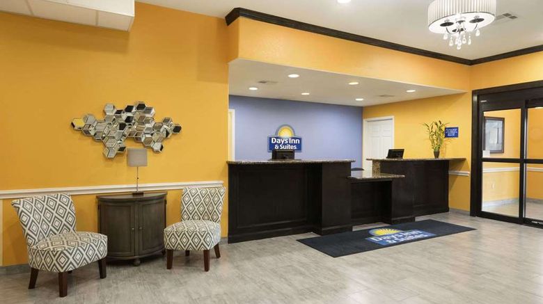 <b>Days Inn & Suites Galveston West/Seawall Lobby</b>. Images powered by <a href="https://iceportal.shijigroup.com/" title="IcePortal" target="_blank">IcePortal</a>.