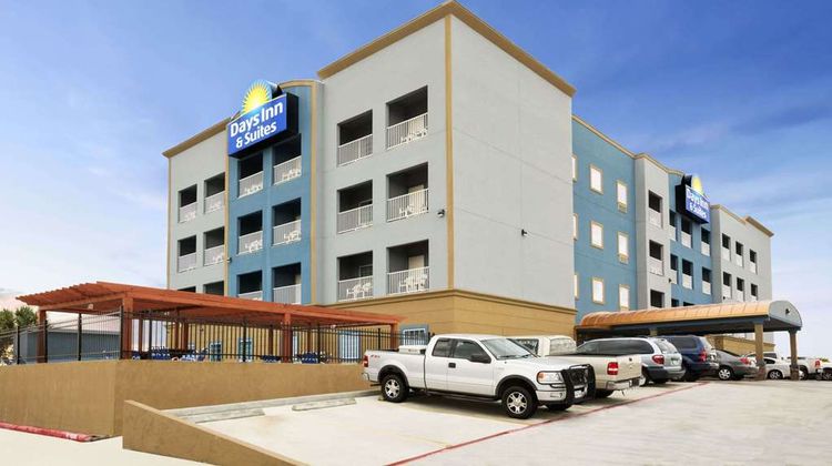 Days Inn & Suites Galveston West/Seawall Exterior