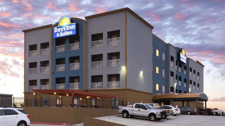 Days Inn & Suites Galveston West/Seawall Exterior