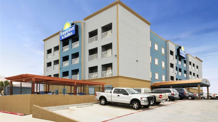 Days Inn & Suites Galveston West/Seawall Exterior