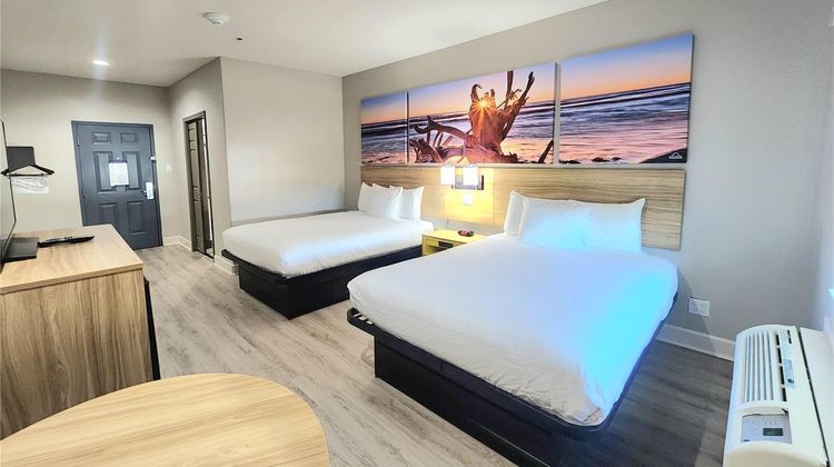 Days Inn & Suites Galveston West/Seawall Room