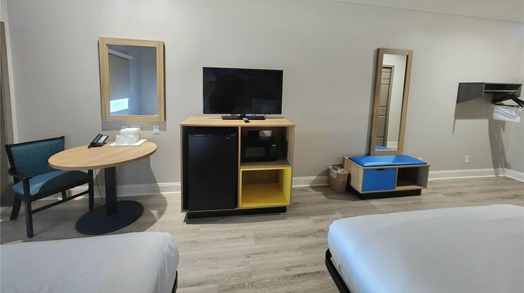 Days Inn & Suites Galveston West/Seawall Room