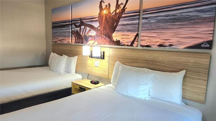 Days Inn & Suites Galveston West/Seawall Room