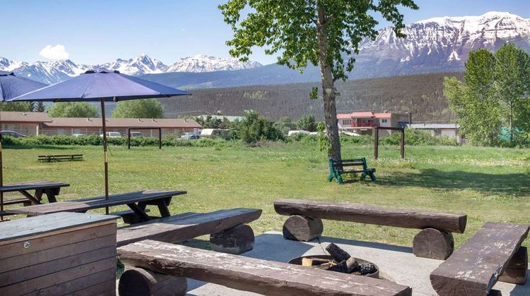 Travelodge Sportsman Lodge Other