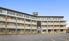 Days Inn & Suites North Bay