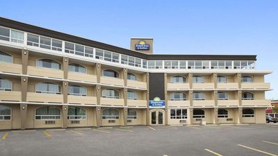 Days Inn & Suites North Bay