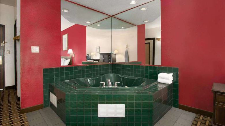<b>Days Inn Mauldin/Greenville Suite</b>. Images powered by <a href="https://iceportal.shijigroup.com/" title="IcePortal" target="_blank">IcePortal</a>.