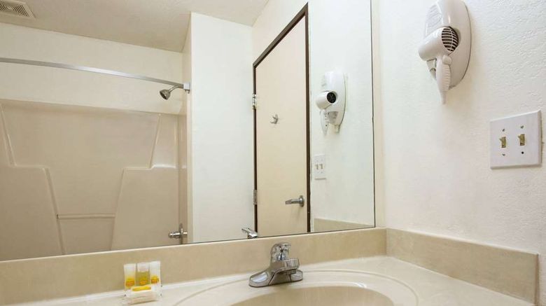 <b>Days Inn Mauldin/Greenville Room</b>. Images powered by <a href="https://iceportal.shijigroup.com/" title="IcePortal" target="_blank">IcePortal</a>.