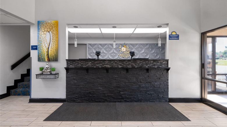 <b>Days Inn Mauldin/Greenville Lobby</b>. Images powered by <a href="https://iceportal.shijigroup.com/" title="IcePortal" target="_blank">IcePortal</a>.