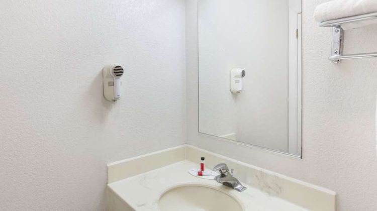 Travelodge Los Banos Room