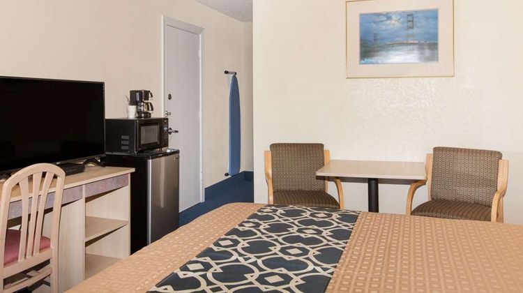 Travelodge Los Banos Room