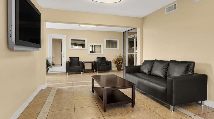 Super 8 Fort Worth Lobby